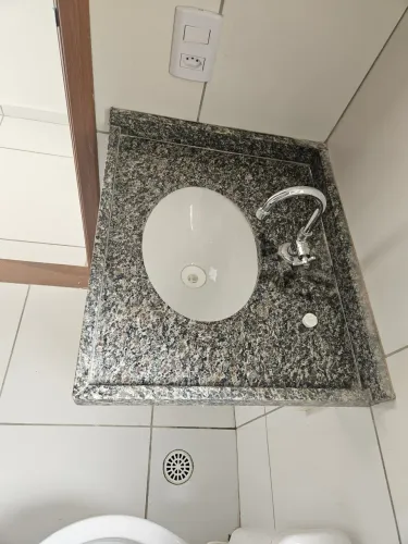 Bancada de Granito pra banheiro com cuba.