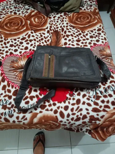 Bolsa de couro.