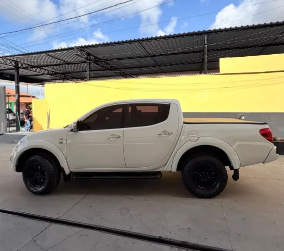 Mitsubishi L200 Triton HPE 3.2 CD TB Int.diesel AUT 2015