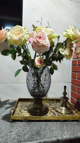 Vendo jarro e bandeja de decoração mais flores