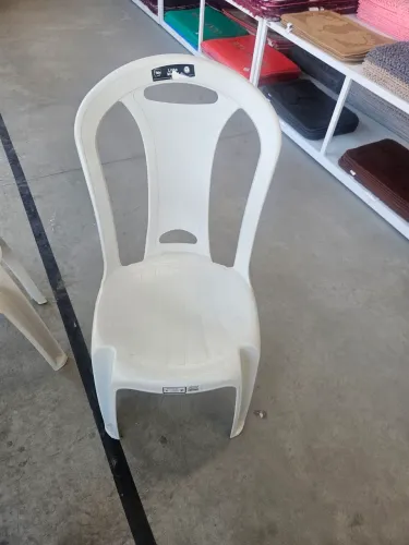 Cadeira de platico branca sem braço 