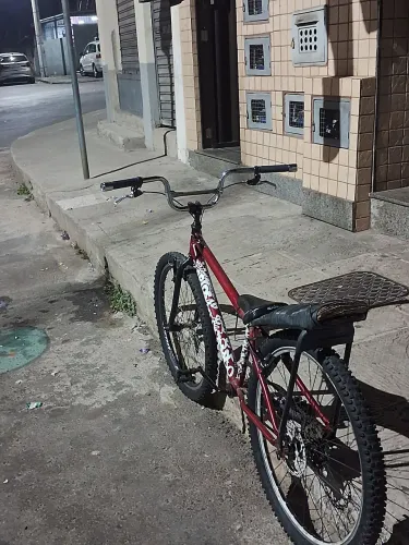 Vendo bicicleta montadinha aro 26 nova