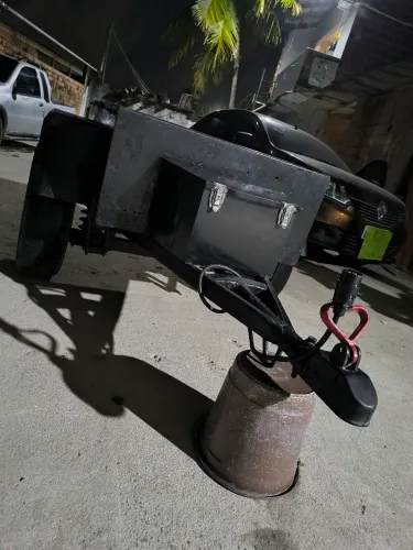 Carretinha um eixo obs o reboque vai de brinde na compra cuida aberto a negociação.
