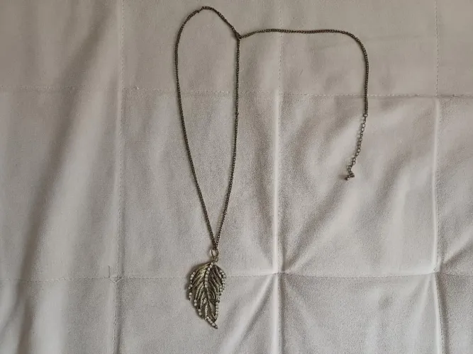 Colar feminino pena com strass