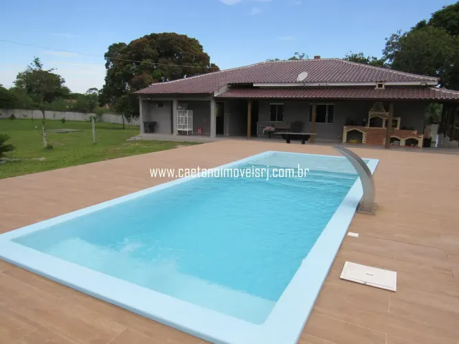 Sítio de Alto Padrão C/ 20.00m2 planos - Todo Murado