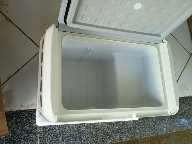 Geladeira Elber 25 litros automotiva + fonte pra utilizar em tomadas 127/220