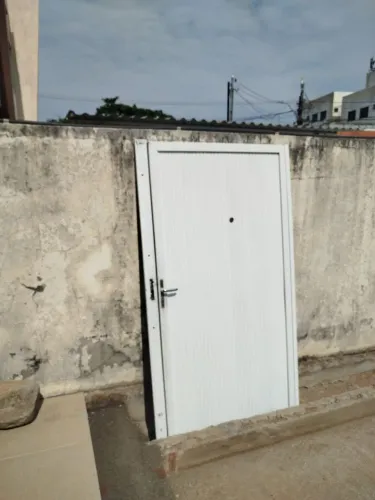 Portão - porta em alumínio 