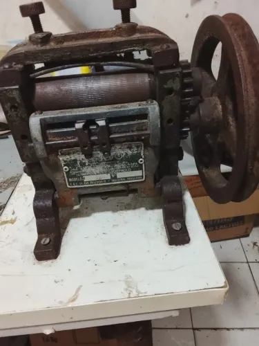 Máquina de orlar