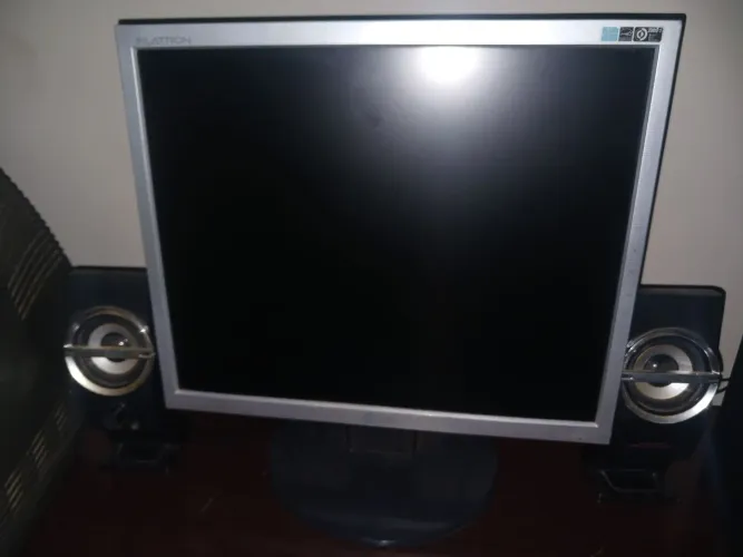 Monitor LG 17 polegadas.