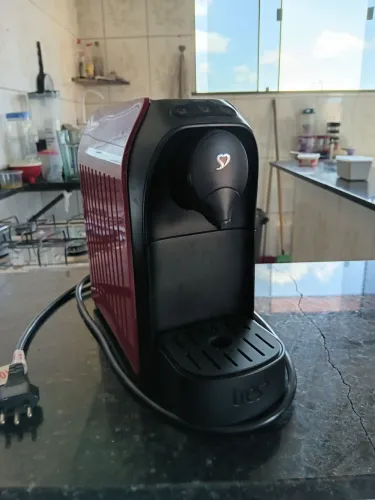 Cafeteira e suporte para cápsulas 