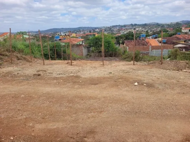 Terreno 10,0 x 22,5 m² Bairro Porta Florada.