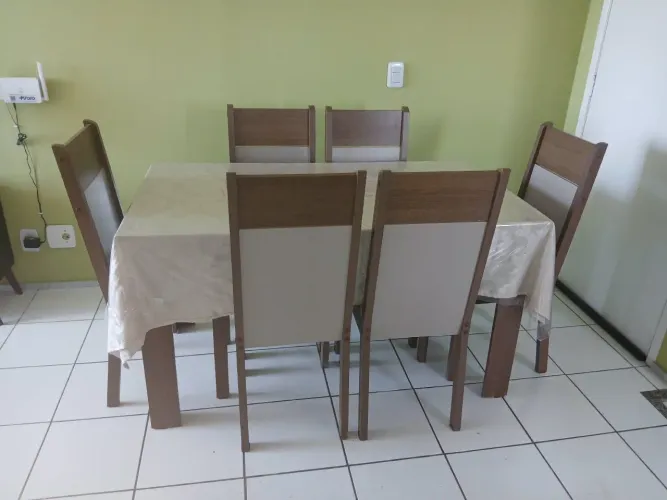 Mesa de jantar com 6 cadeiras (conjunto completo) - ACEITO TROCAS