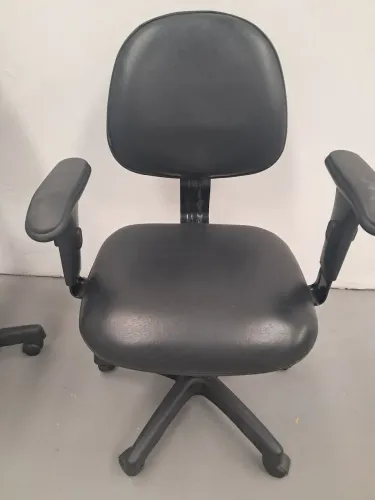 Cadeira escritório com braço! 2 unidades disponíveis!