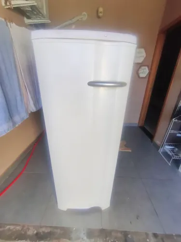 Geladeira Electrolux 260 litros ZAP *