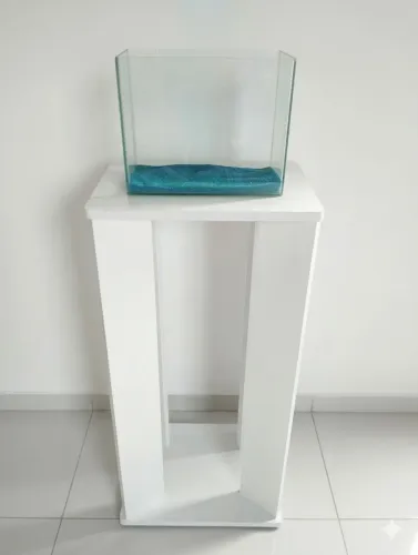 Aquário pequeno com base 