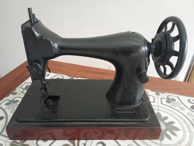 MÁQUINA COSTURA ANTIQUIDADE