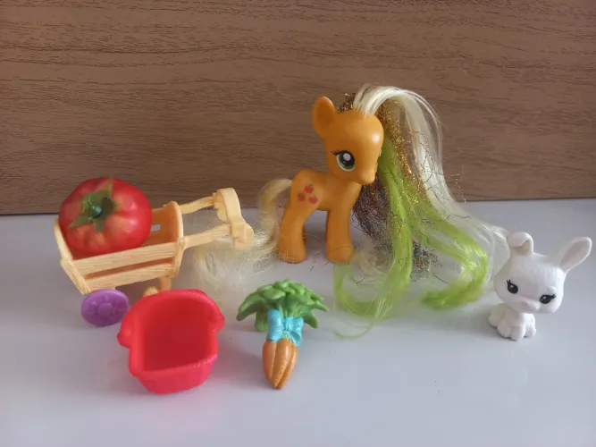 Pônei Apple Jack G4 com carrocinha
