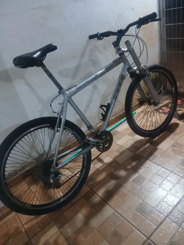 Bicicleta aro 26 marcha amortecedor 2 andar 72 raios so pegar e andar bike top