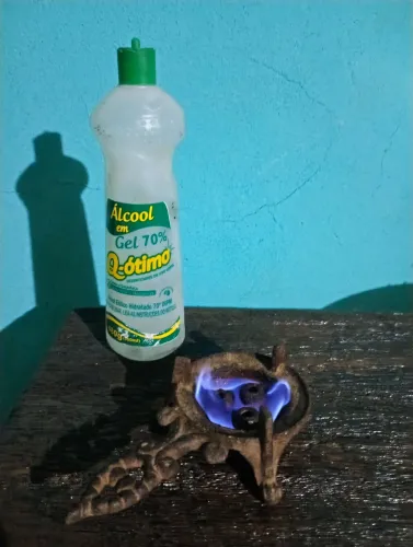 Peça antiga fogareiro de ferro fundido. Perfeito estado para uso ou coleção de antiguidade