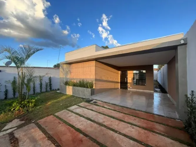 Casa nova com 3 quartos sendo 1 suíte em Águas Lindas no Jardim Brasília 2