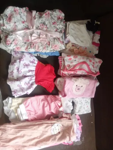 Roupas usadas de bebê feminina