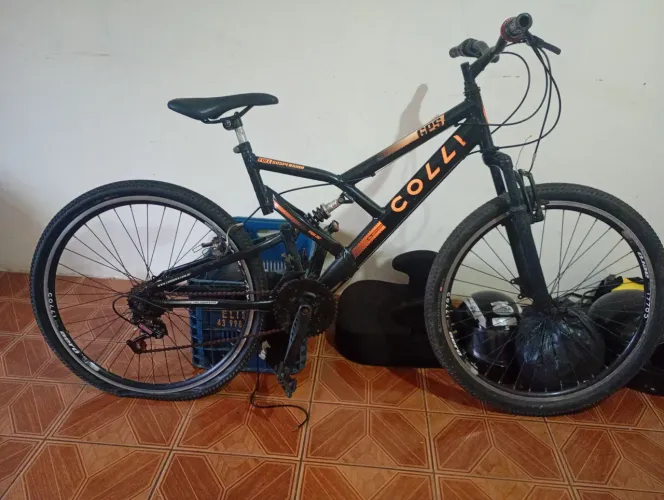 Bicicleta , precisa manutenção .