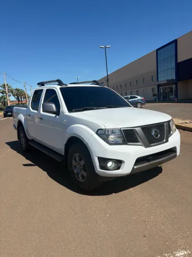 Nissan Frontier SV AT. CD 4X4 2.5 TB Dies. Aut. 2015