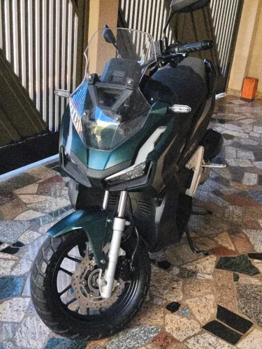 Adv 150 2024 verde