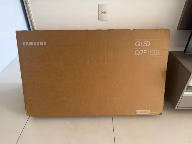 TV Samsung Vision IA 50pol QLED 4K Ultra Q7F, IA, Alexa, Xbox Cloud, Controle por Gestos