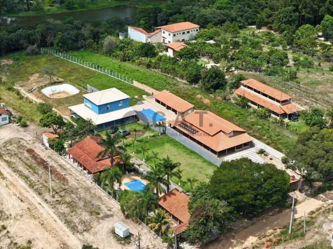 Chácara à Venda em Capela do Alto-SP, Bairro Iperozinho: 4 Quartos, 3 Suítes, 3 Salas, 1 B