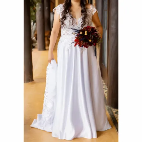 Vestido de noiva feito em ateliê
