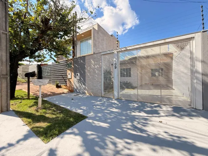 Casa para alugar em Maringá, Jardim Everest, com 3 quartos, com 90.21 m²