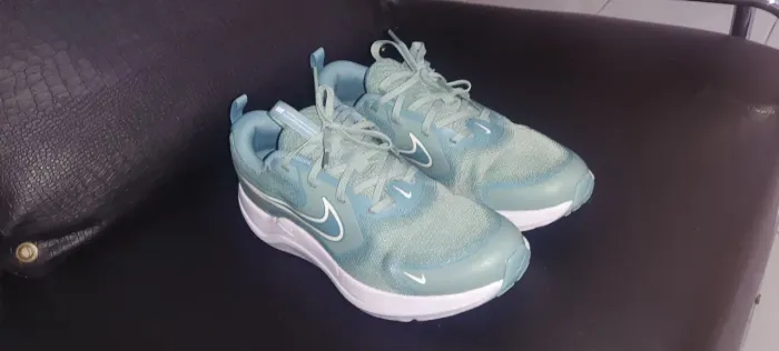 Tenis nike cosmic runner(corrida, caminhada e academia)tamanho 36