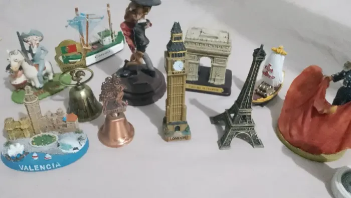 Estatuetas importadas (promoção) leia a descrição 