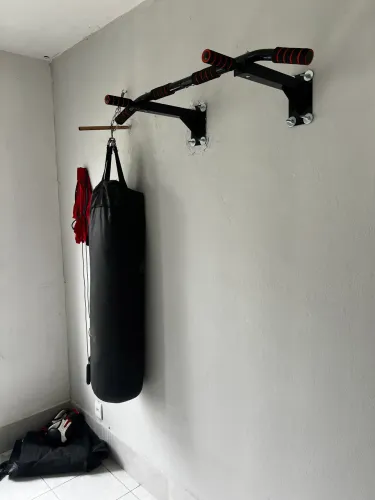 Saco de pancada + Barra fixa de brinde