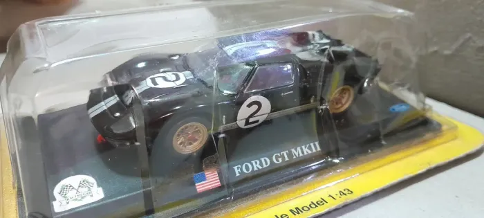 Esportivos icônicos 1:43