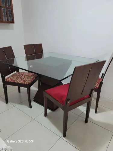 Vendo mesa de jantar 4 lugares tampo de vidro blindado