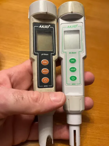 Medidores pH e EC Akso + soluções de calibração