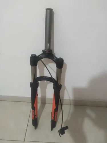Suspensão de bike rock shox