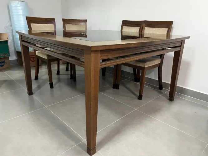 VENDO Mesa quadrada 8 lugres com cadeiras 1,50x1,50