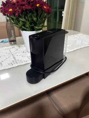 cafeteira nespresso essenza mini