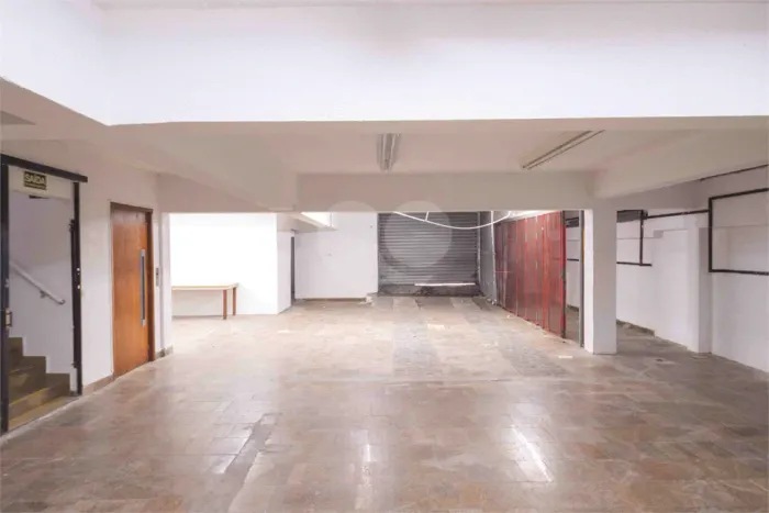 Loja com 10 quartos para locação em Saúde - SP