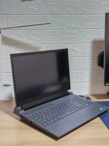 Dell G15 5530 