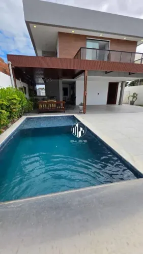 Casa de 280m2 com 5 Suítes, Toda Projetada e Área de Lazer