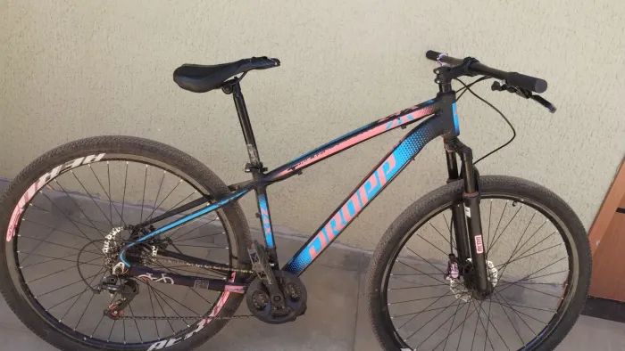 Vende-se uma bicicleta
