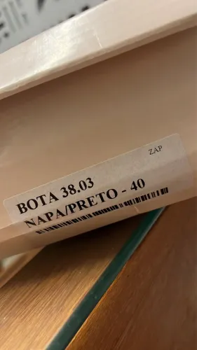 Botas nova e seminova