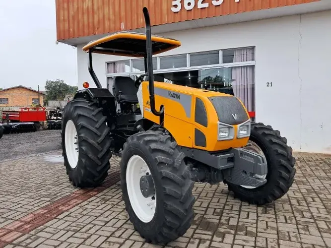 Trator Agrícola Valtra A750 4x4 (Traçado), Ano 2010, 8200 horas