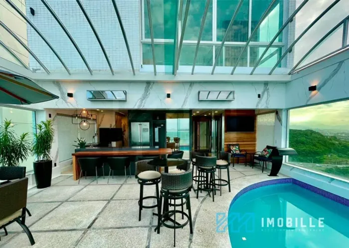 Cobertura Triplex no Edifício Summer Beach em Balneário Camboriú de Frente pro Mar