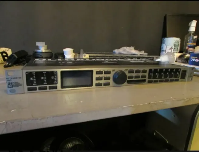 Processador behringer dcx2496