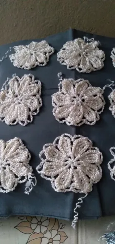 Rosas de crochê feitas à mão para artesãos